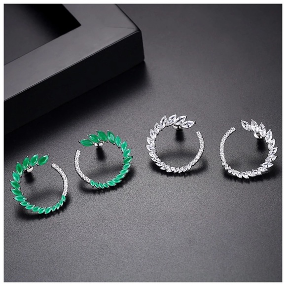 🌺 Swarovski Crystals The Olympe Curve Earrings - Picture 3 of 4